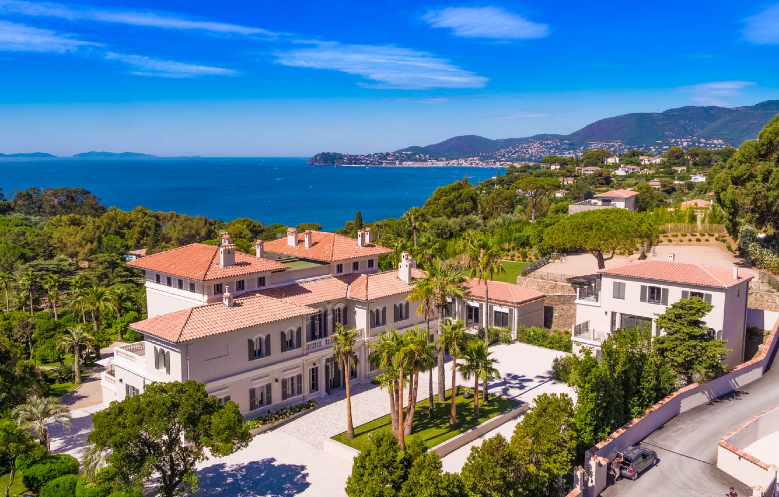 Location Villa de Luxe | Côte d'Azur | Vue mer, piscine, cuisine, salon ...