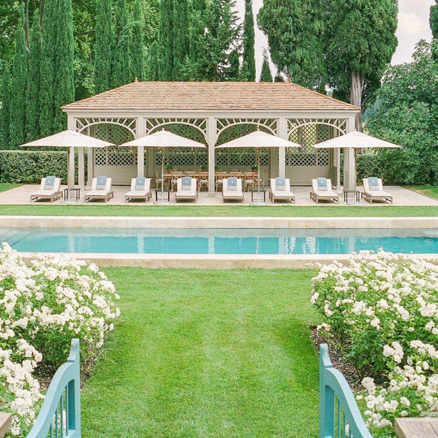 Luxury wedding venue in Provence swimming pool